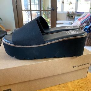 Dirty Laundry “Pivot” slide wedge sandals